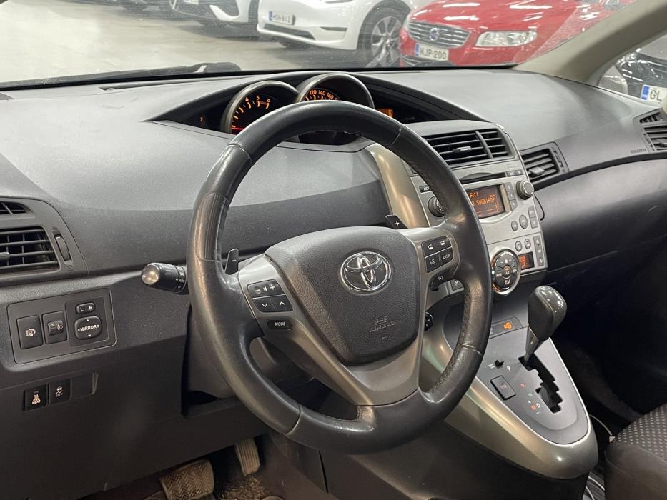 TOYOTA Verso 2010