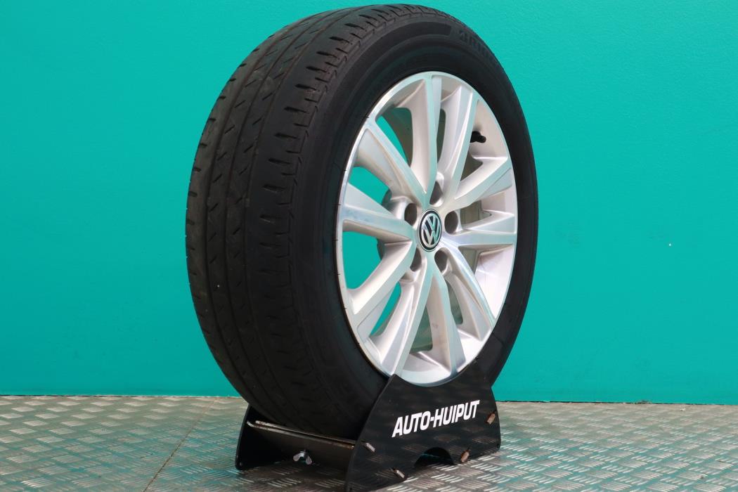 VOLKSWAGEN Polo 2015