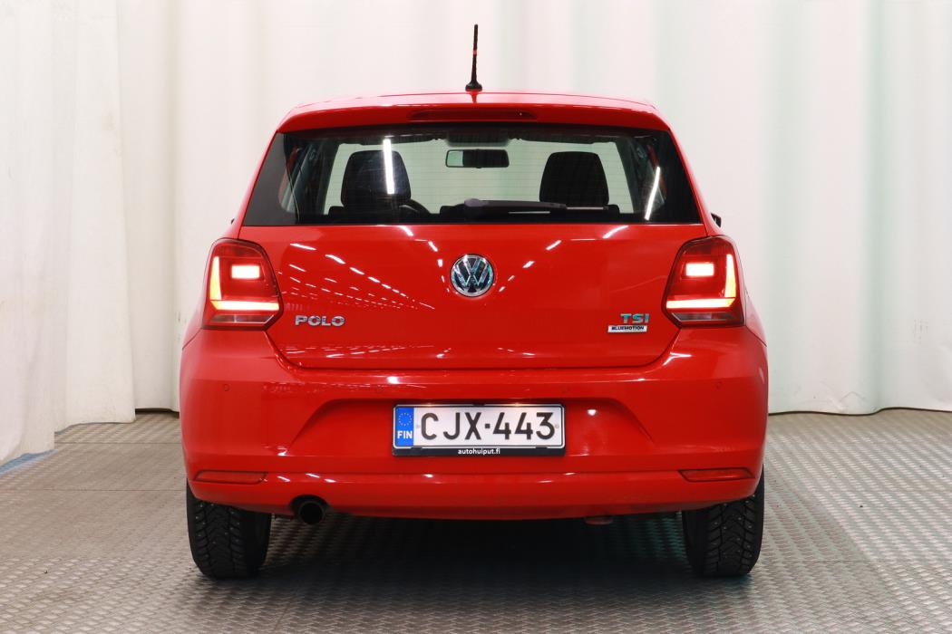 VOLKSWAGEN Polo 2015