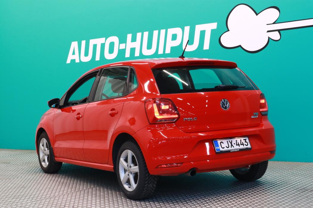 VOLKSWAGEN Polo 2015