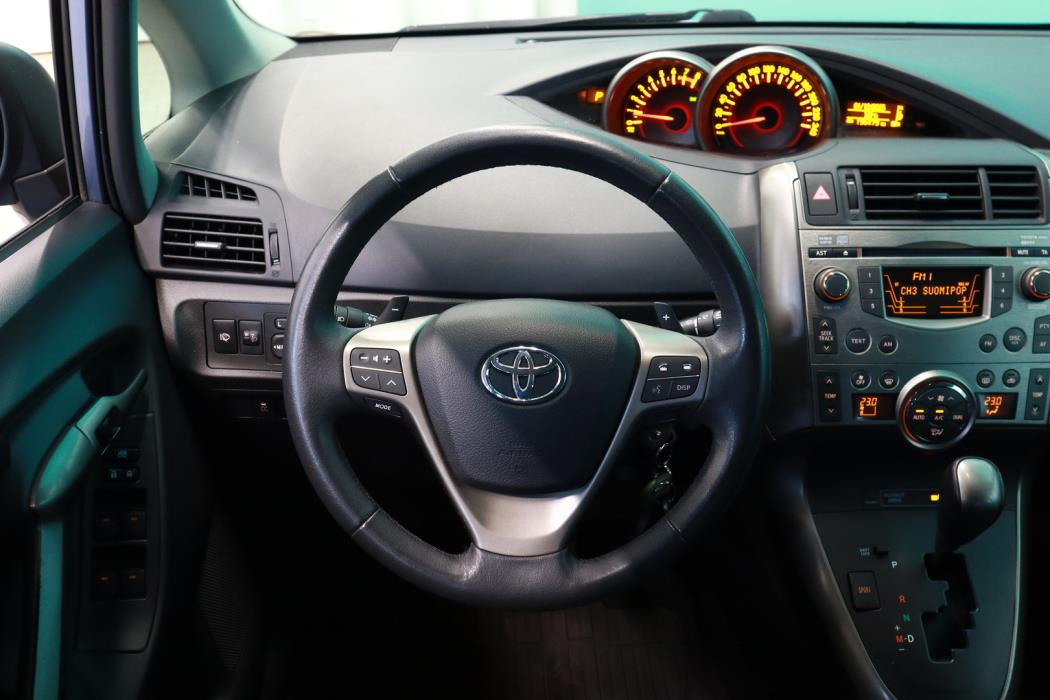 TOYOTA Verso 2010