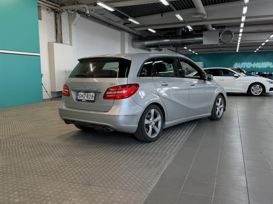 MERCEDES-BENZ B 2013