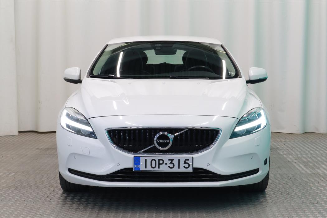 VOLVO V40 2019