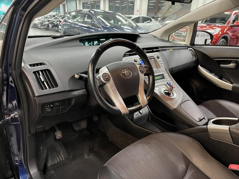 TOYOTA Prius 2012