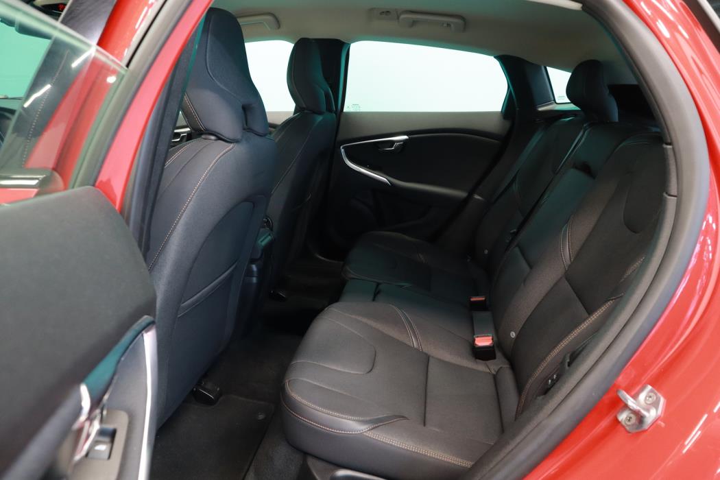 VOLVO V40 Cross Country 2016