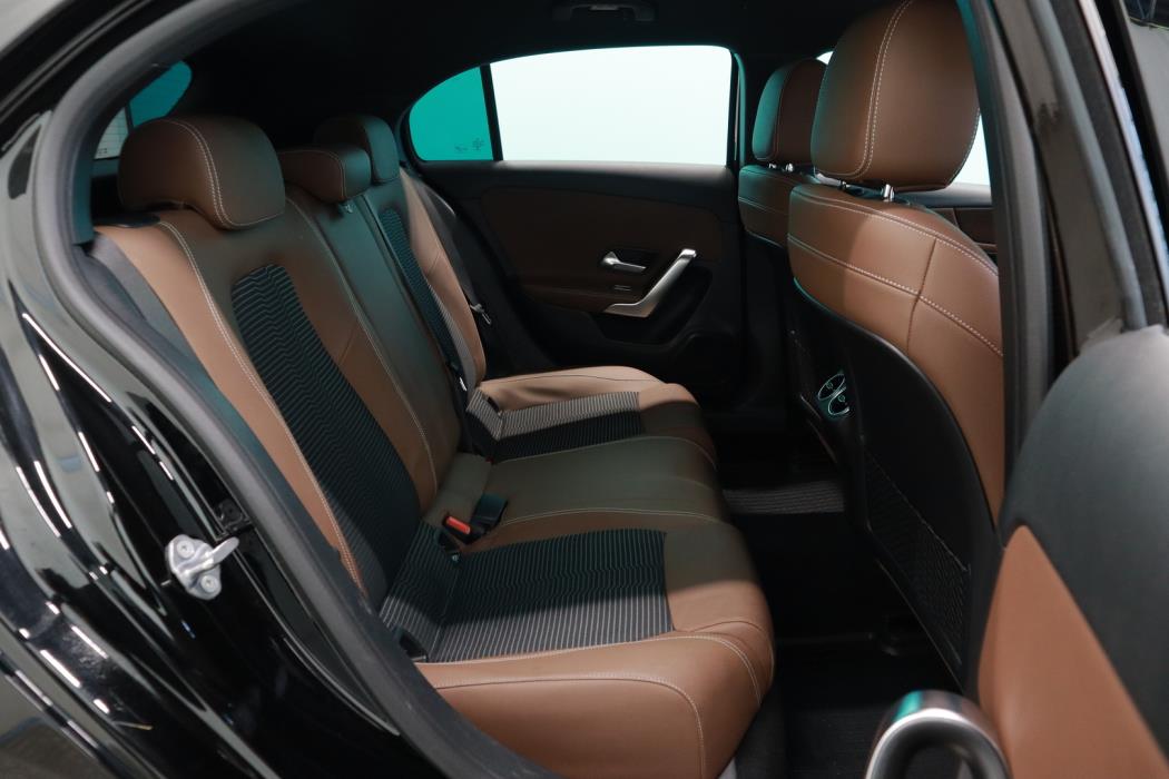 MERCEDES-BENZ A 2020