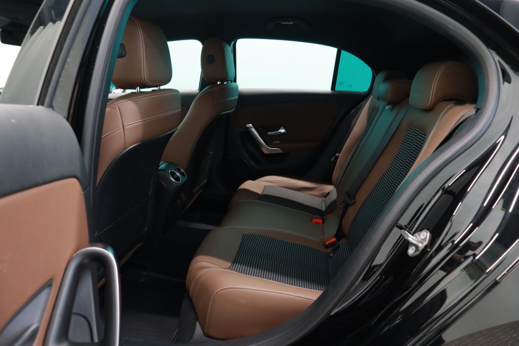 MERCEDES-BENZ A 2020