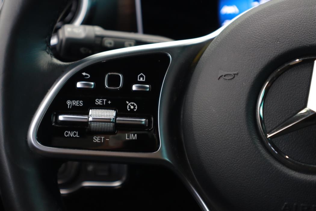 MERCEDES-BENZ A 2020