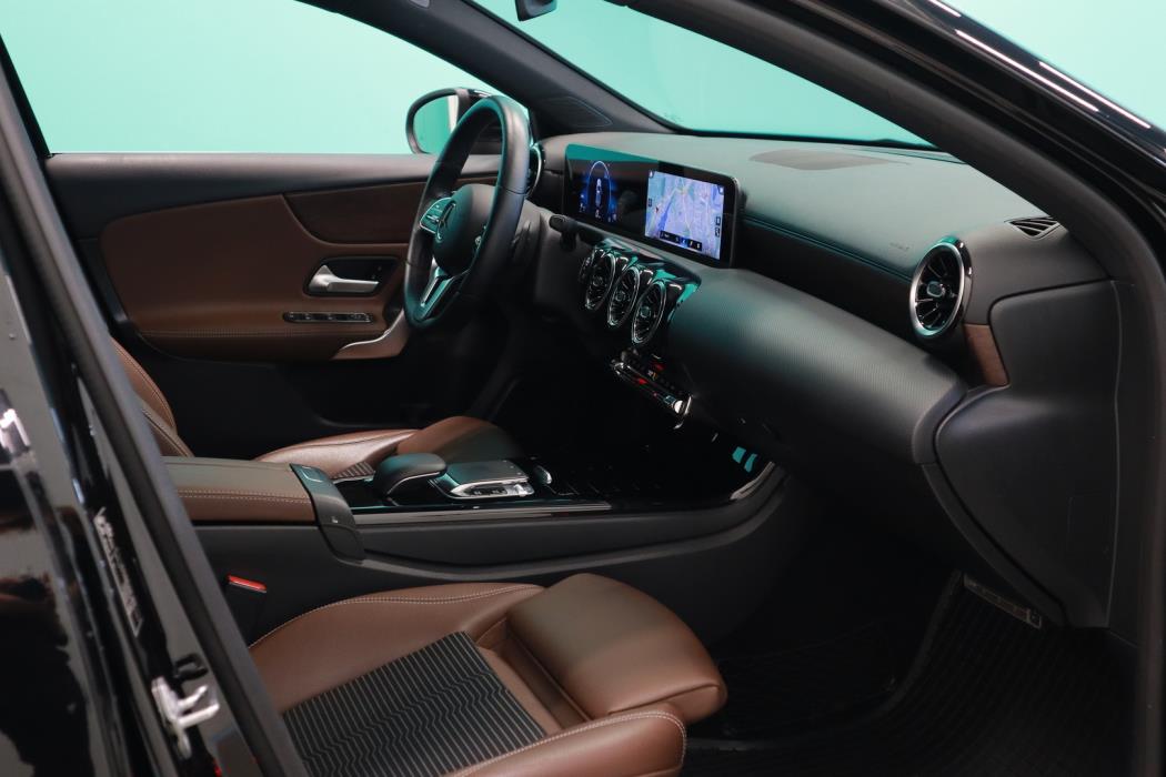 MERCEDES-BENZ A 2020