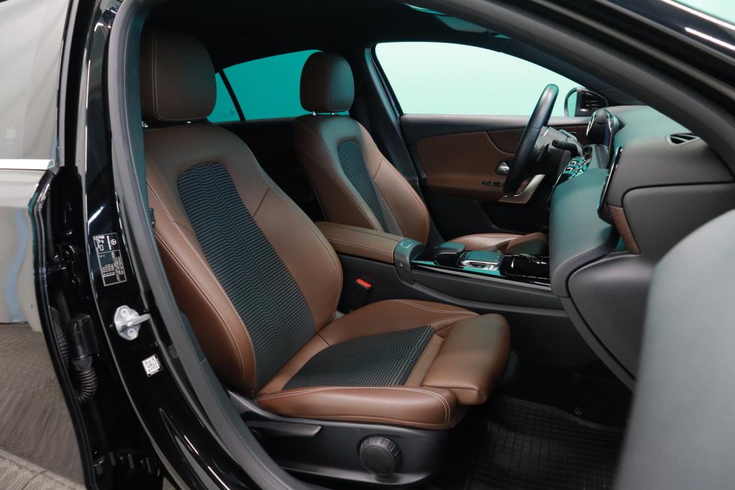 MERCEDES-BENZ A 2020