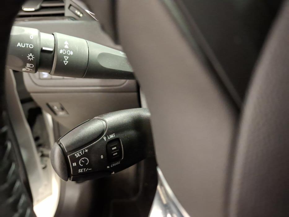 PEUGEOT 208 2019