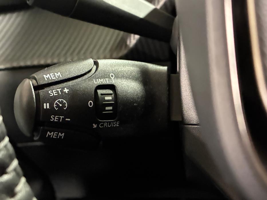 Peugeot e-2008 2023