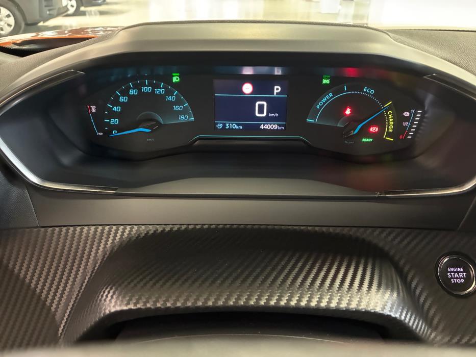 PEUGEOT e-2008 2023