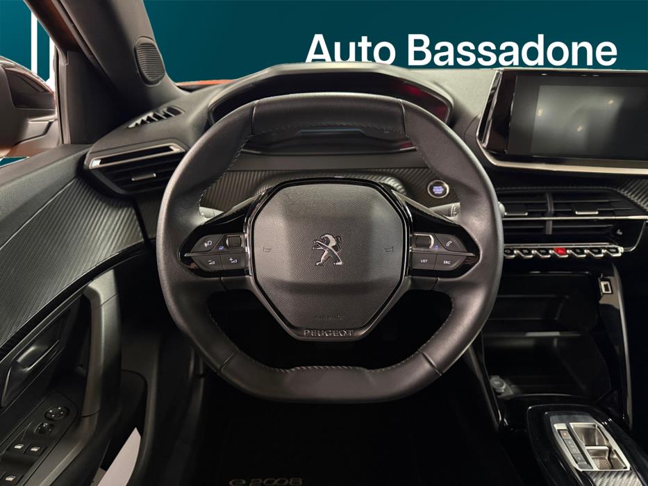 PEUGEOT e-2008 2023