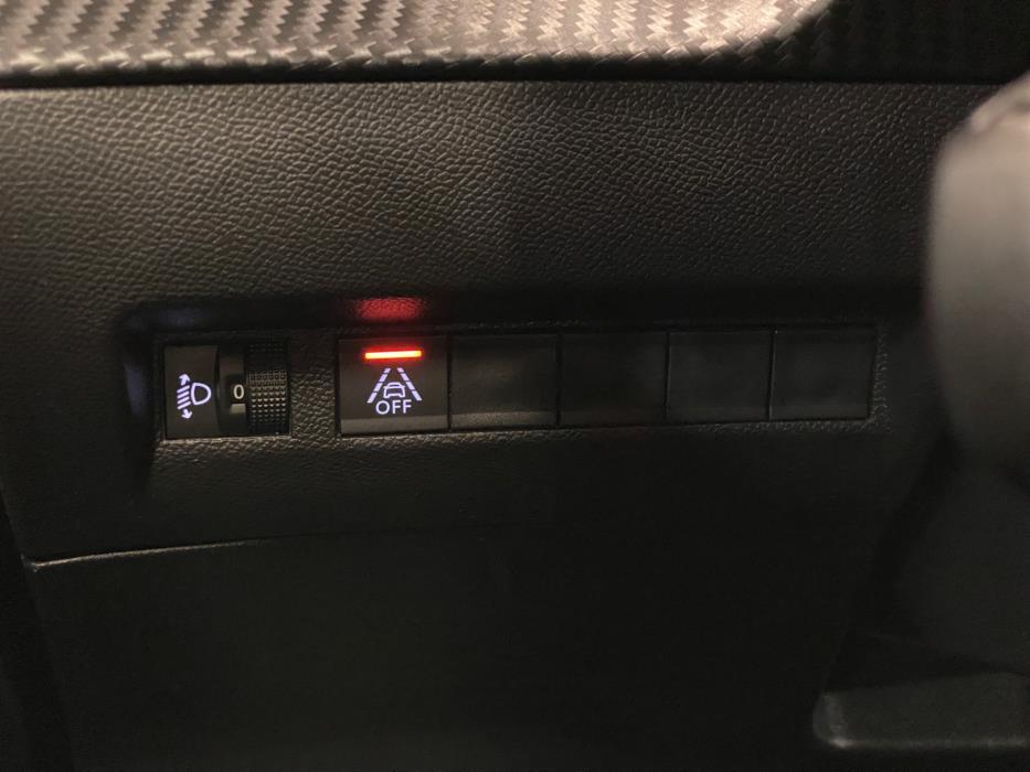 Peugeot e-2008 2023