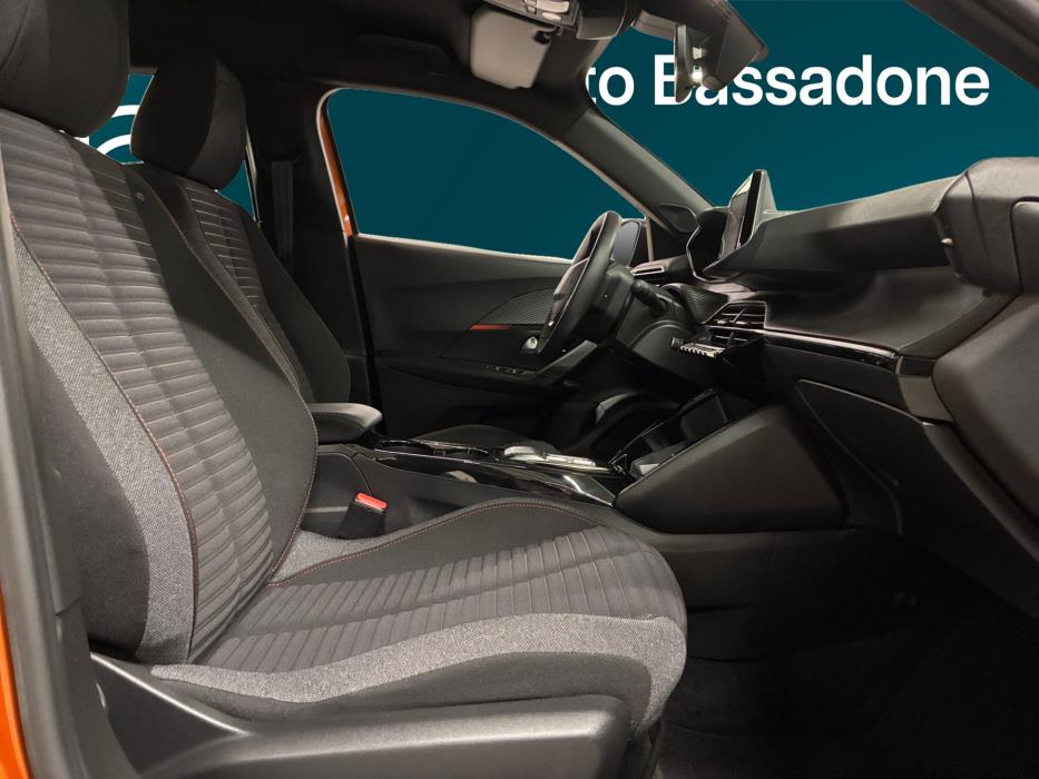 PEUGEOT e-2008 2023