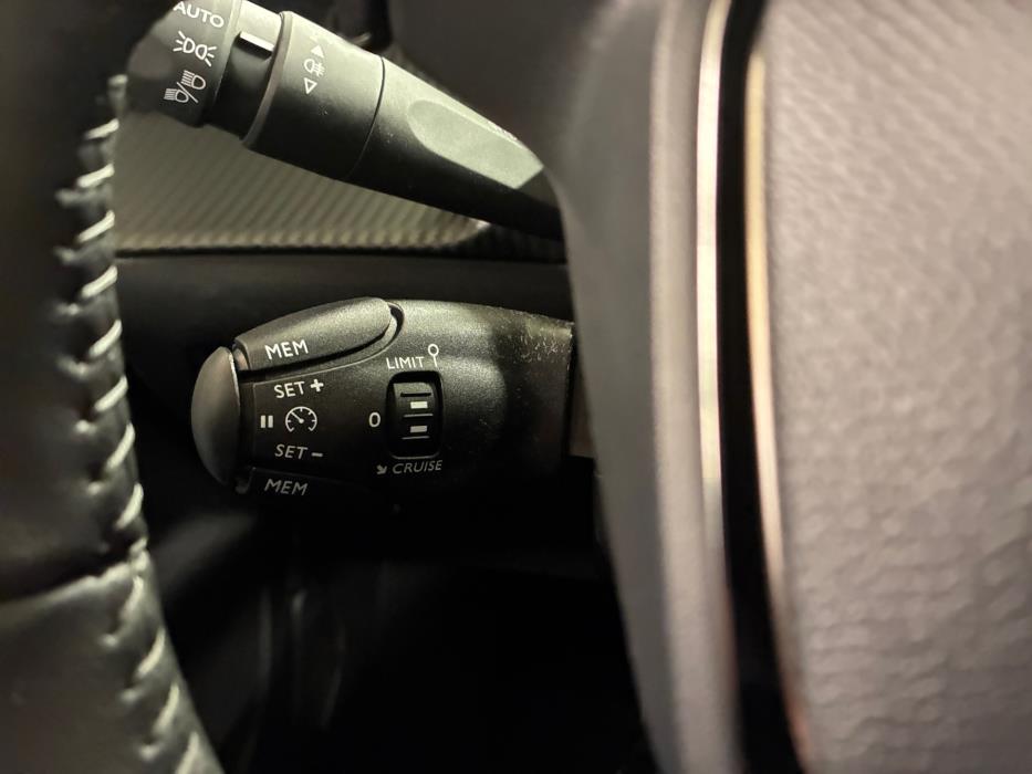 PEUGEOT e-2008 2023