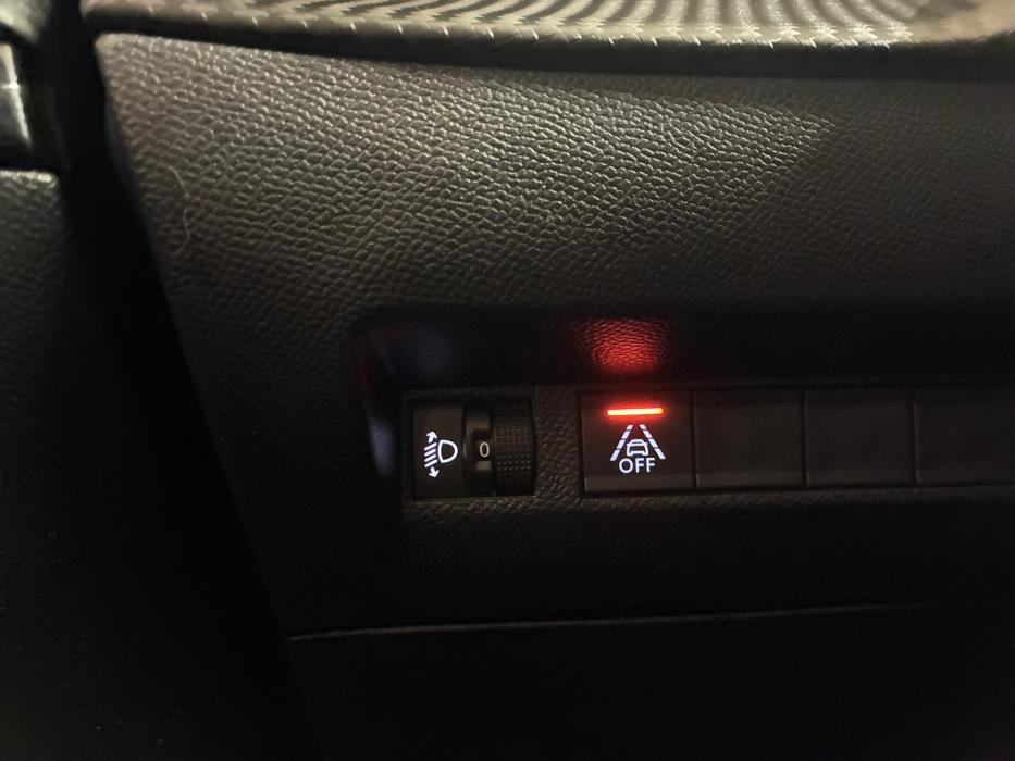 PEUGEOT e-2008 2023
