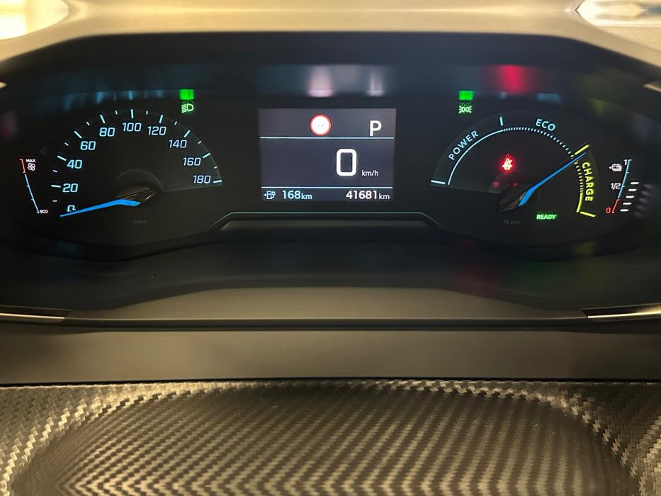 PEUGEOT e-2008 2023