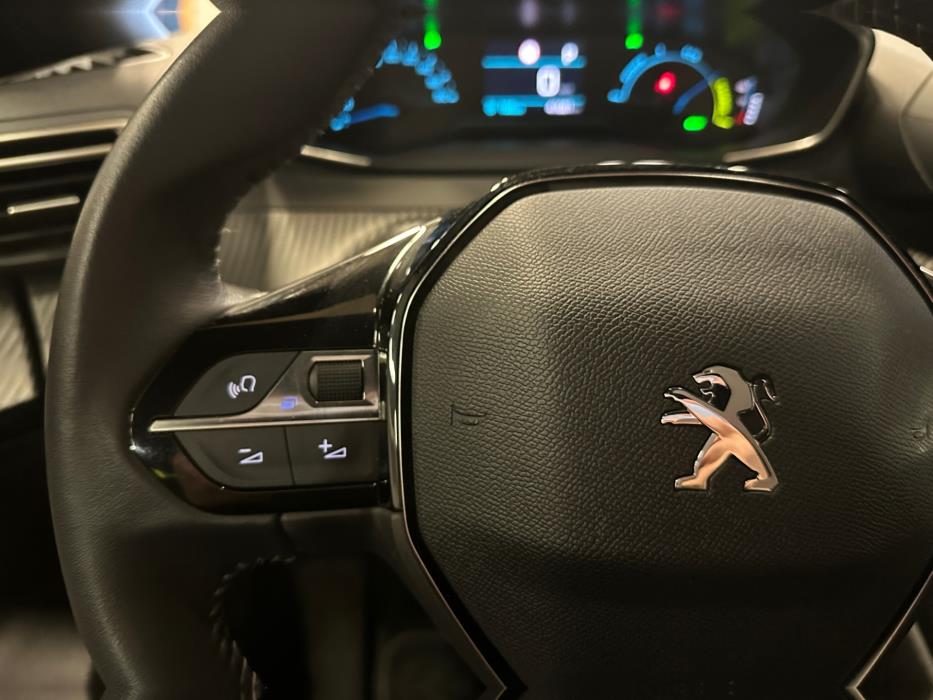 PEUGEOT e-2008 2023