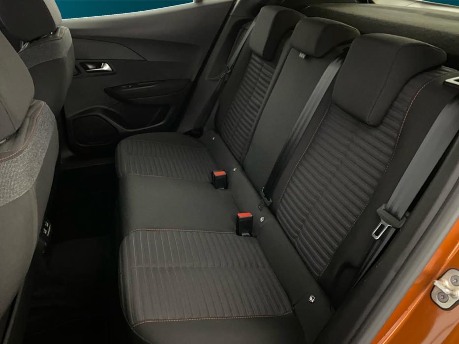 PEUGEOT e-2008 2023