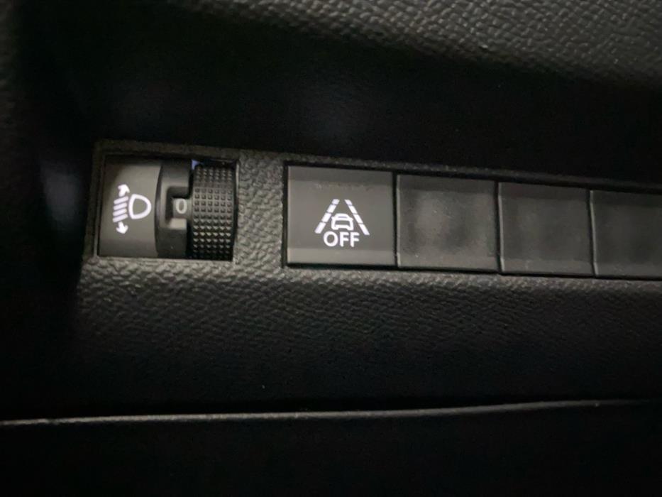 PEUGEOT e-2008 2023