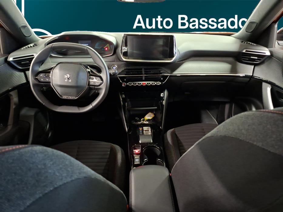 PEUGEOT e-2008 2023