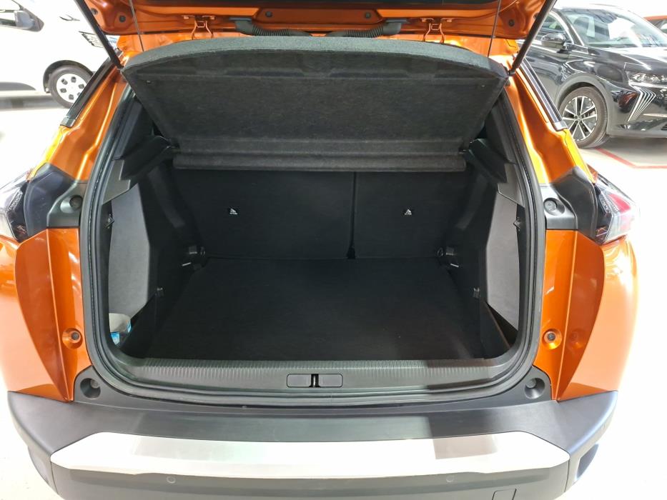 PEUGEOT e-2008 2023