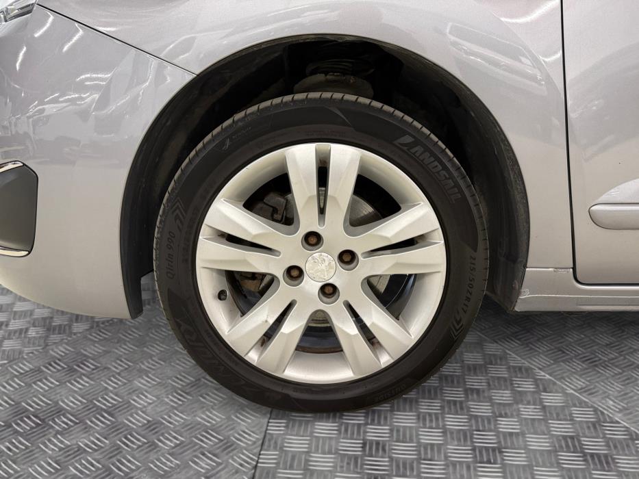 Peugeot 5008 2015