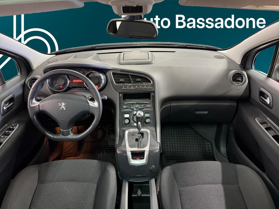 Peugeot 5008 2015
