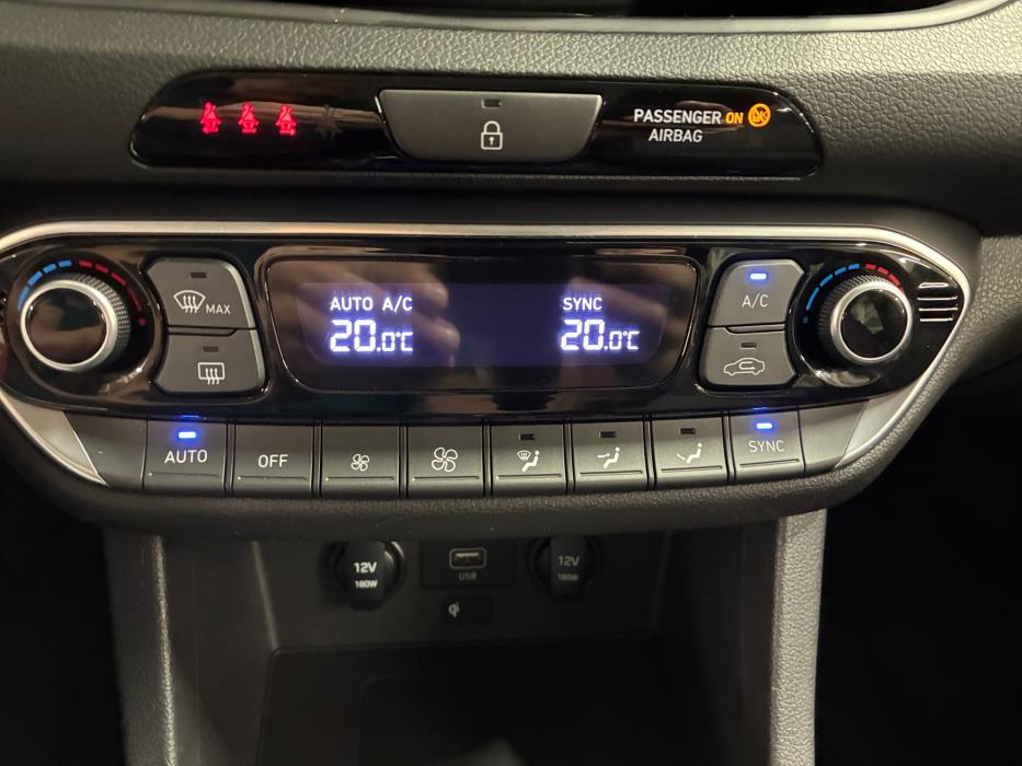 HYUNDAI i30 Hatchback 2023