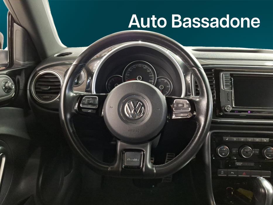VOLKSWAGEN Beetle 2017
