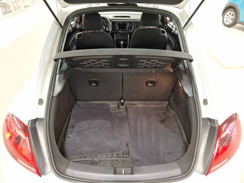 VOLKSWAGEN Beetle 2017