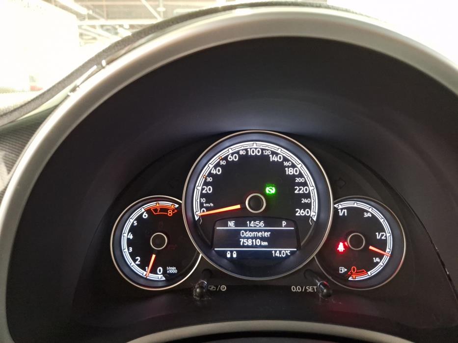 VOLKSWAGEN Beetle 2017