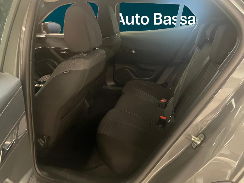 PEUGEOT e-2008 2023