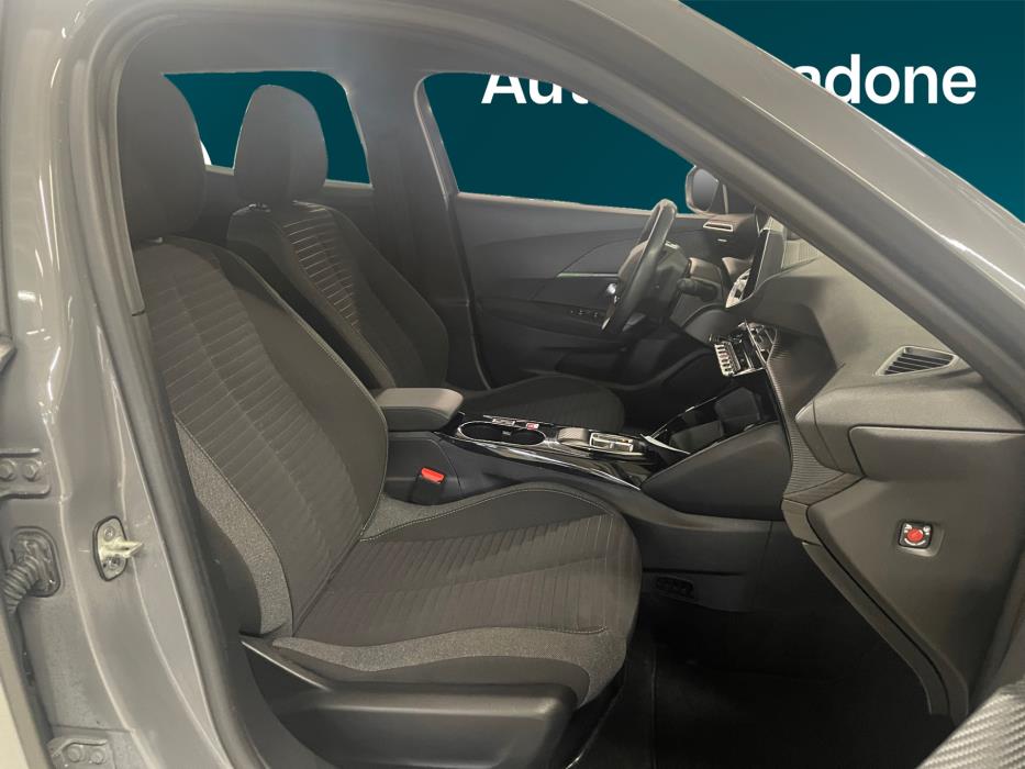 PEUGEOT e-2008 2023
