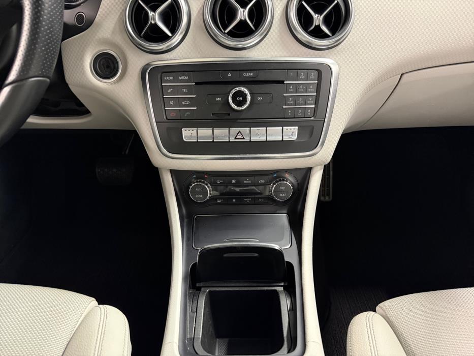 MERCEDES-BENZ A 2016