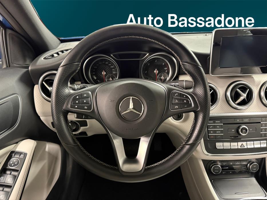 MERCEDES-BENZ A 2016