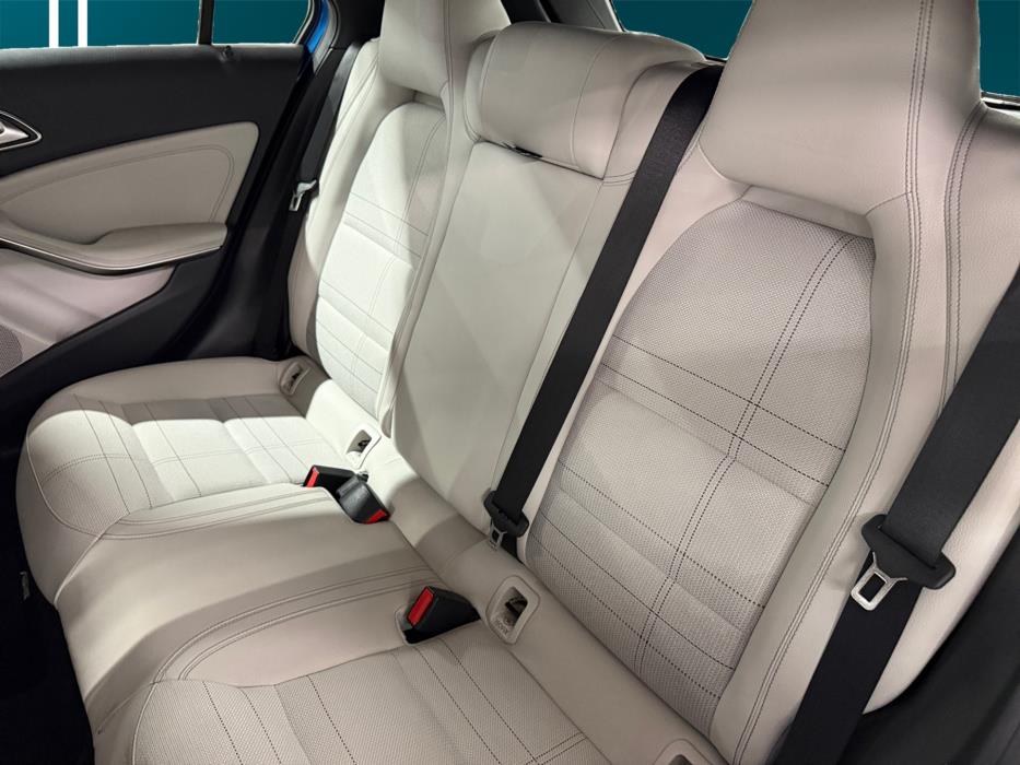 MERCEDES-BENZ A 2016