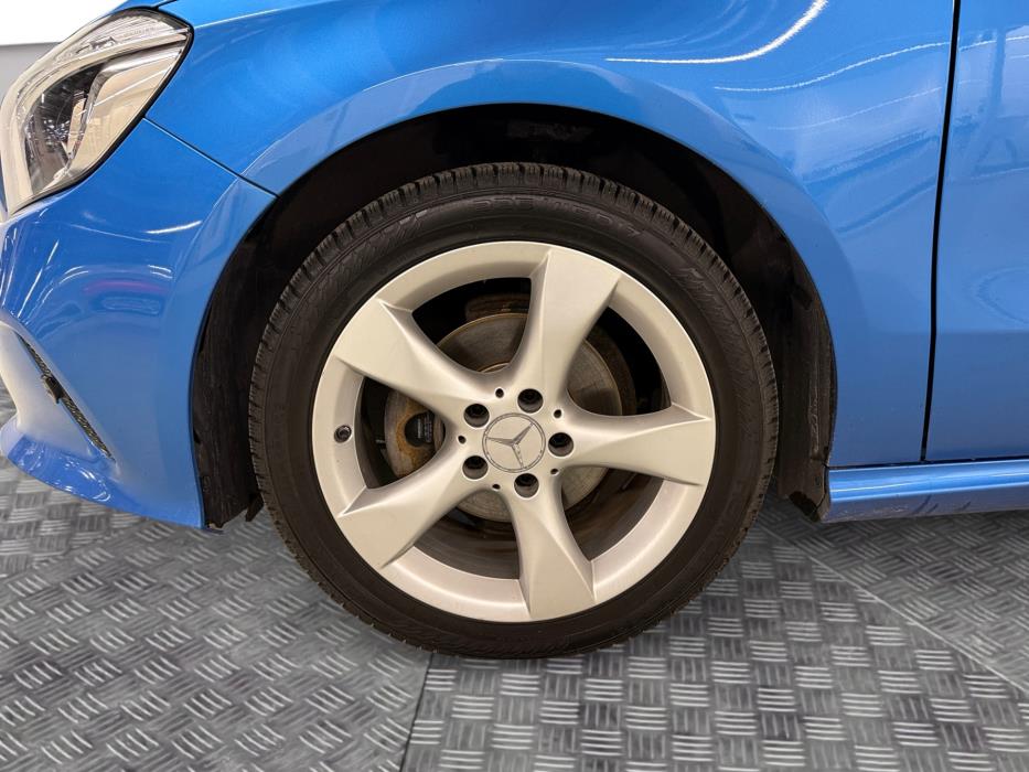 MERCEDES-BENZ A 2016