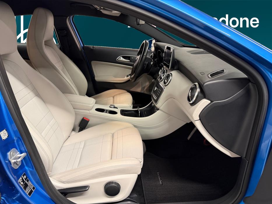 MERCEDES-BENZ A 2016