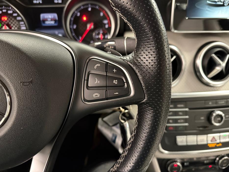 MERCEDES-BENZ A 2016