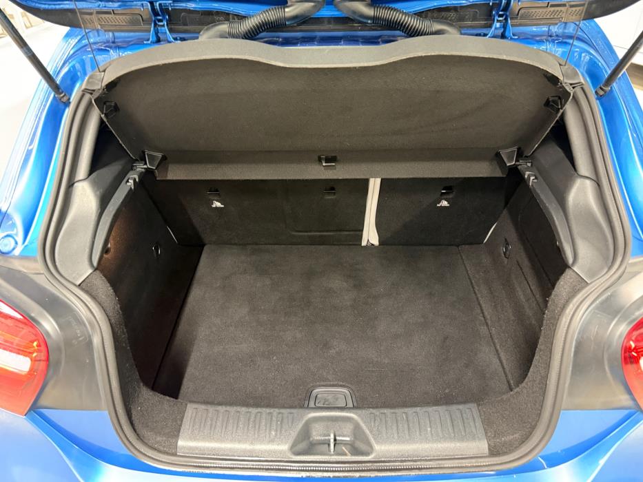 MERCEDES-BENZ A 2016