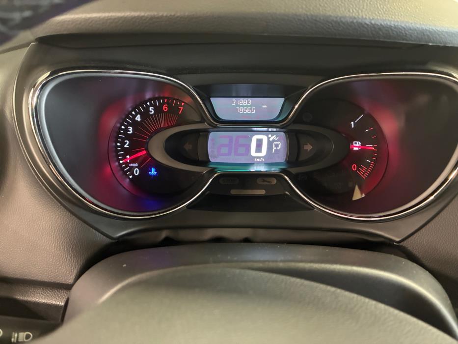 RENAULT Captur 2016