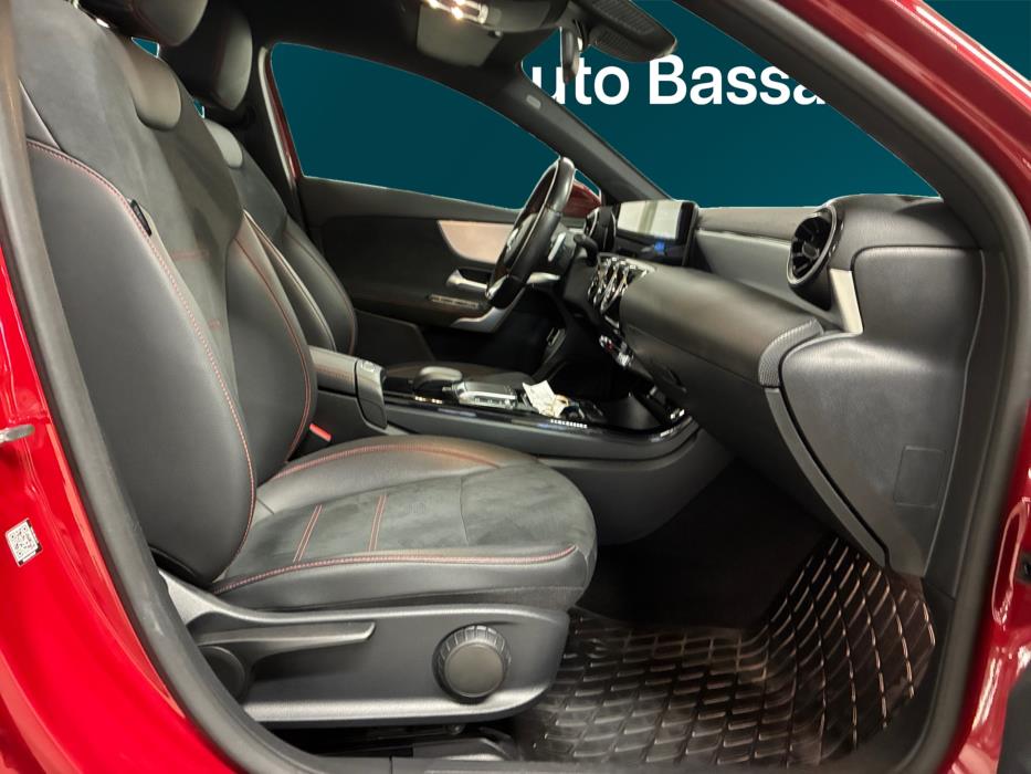 MERCEDES-BENZ A 2022