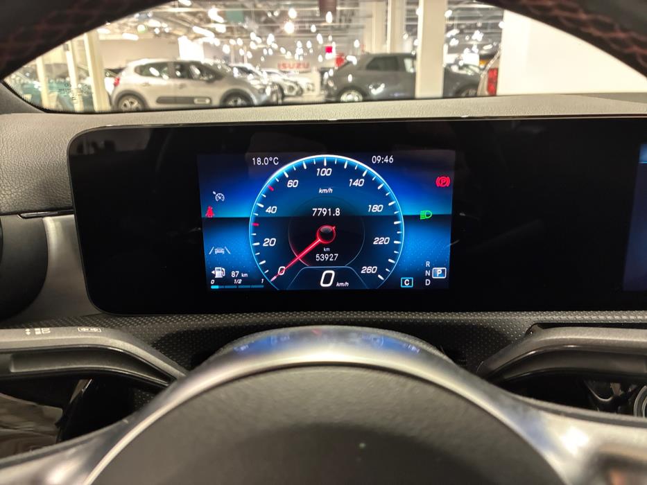 MERCEDES-BENZ A 2022