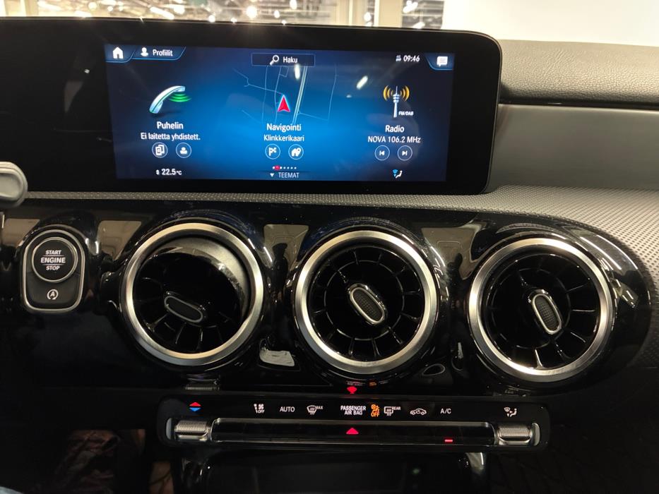 MERCEDES-BENZ A 2022