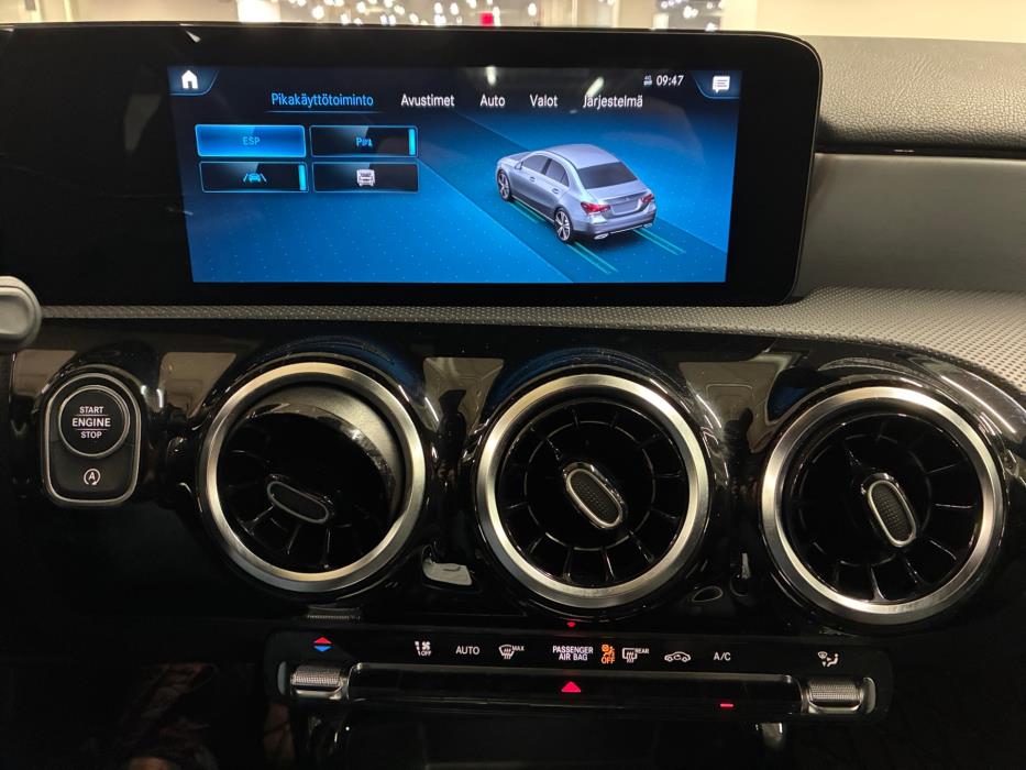 MERCEDES-BENZ A 2022