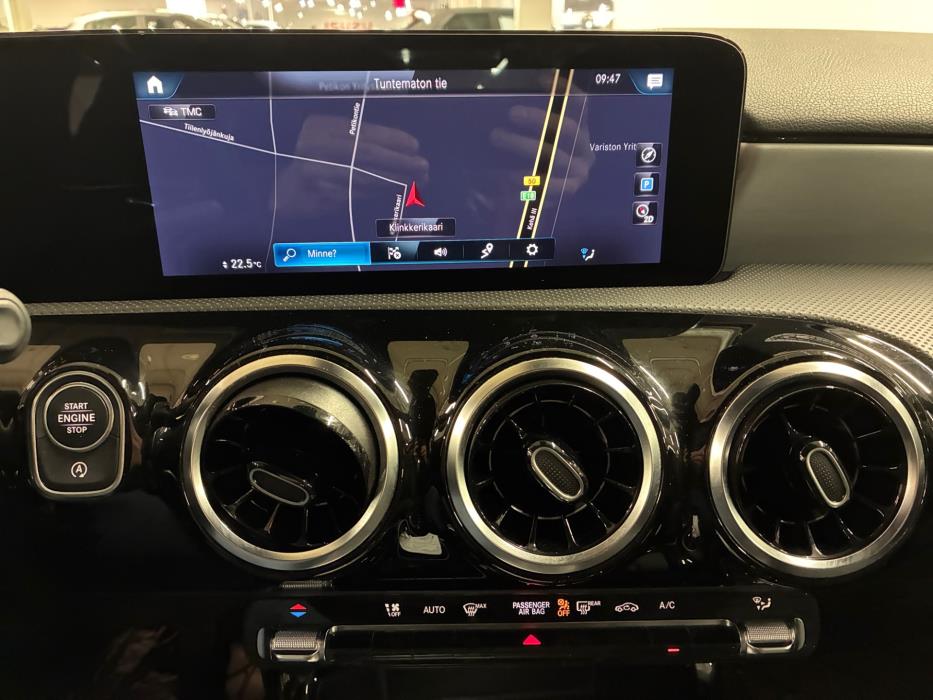 MERCEDES-BENZ A 2022