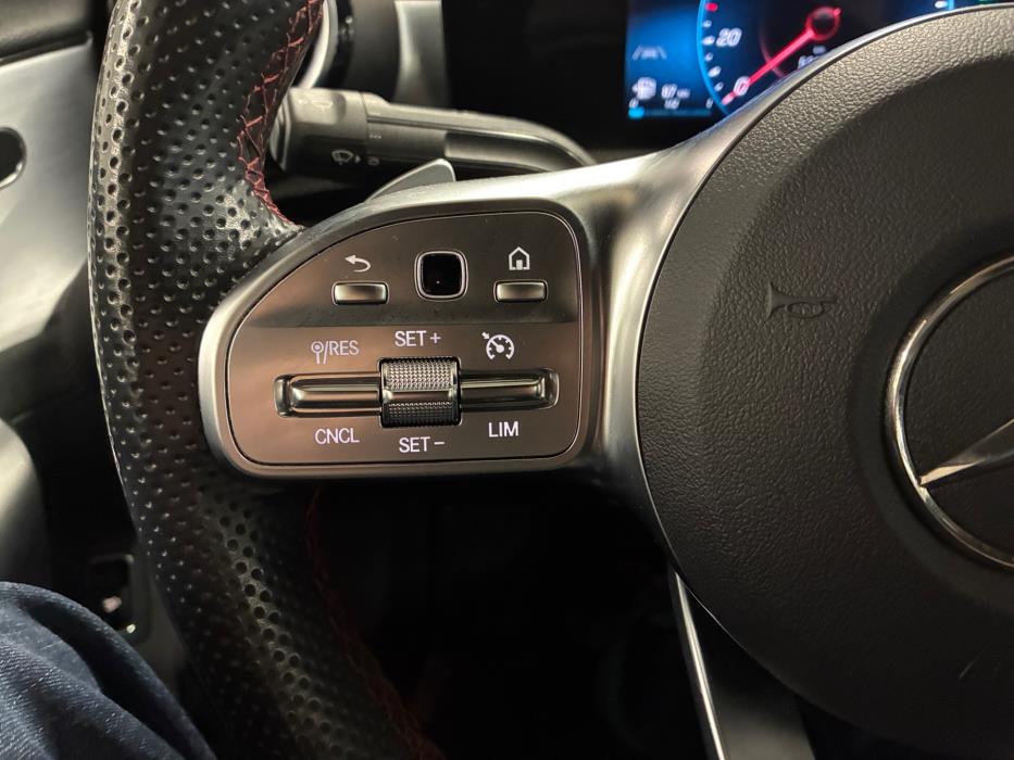 MERCEDES-BENZ A 2022